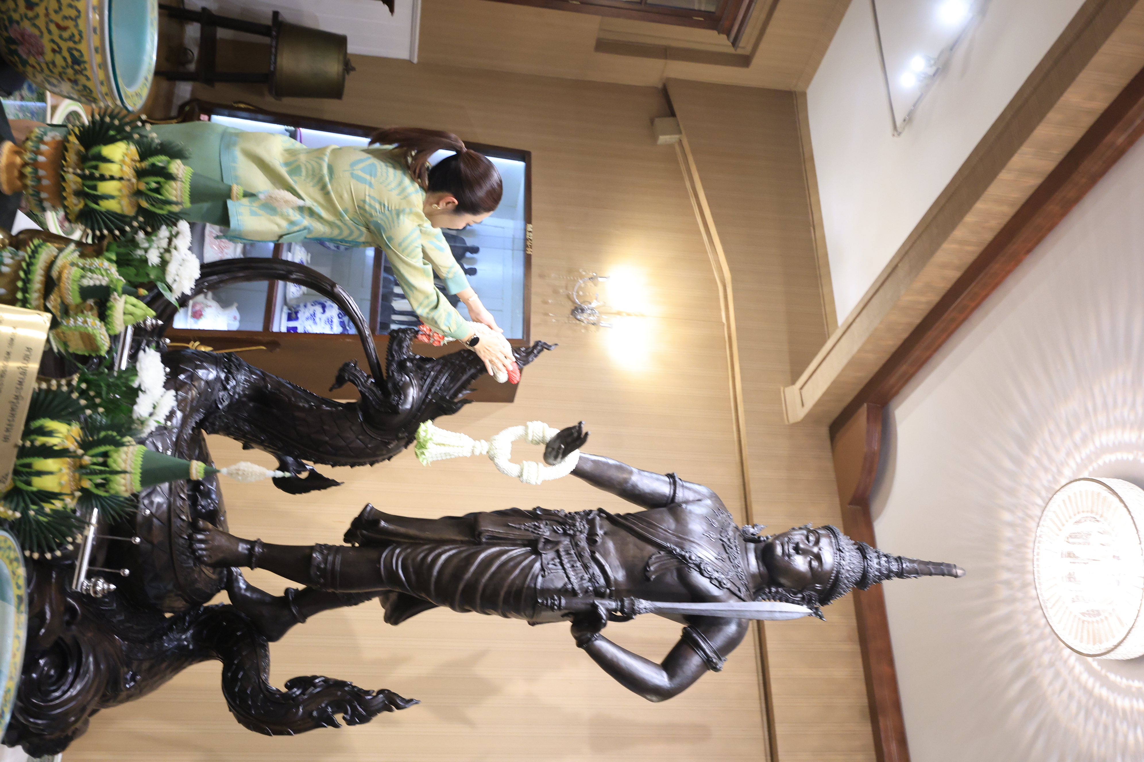 title - คณะผู้บริหาร ส.ป.ก. ร่วมพิธีสักการะสิ่งศักดิ์สิทธิ์ประจำกระทรวงเกษตรและสหกรณ์ ในโอกาสเข้ารับตำแหน่งของรัฐมนตรีว่าการกระทรวงเกษตรและสหกรณ์ และรัฐมนตรีช่วยว่าการกระทรวงเกษตรและสหกรณ์ 